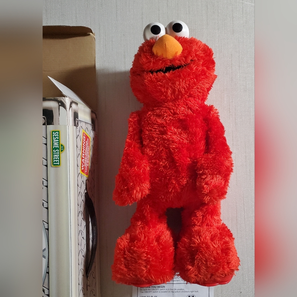Fisher Price Tickle Me Elmo 10th Anniversary new in box